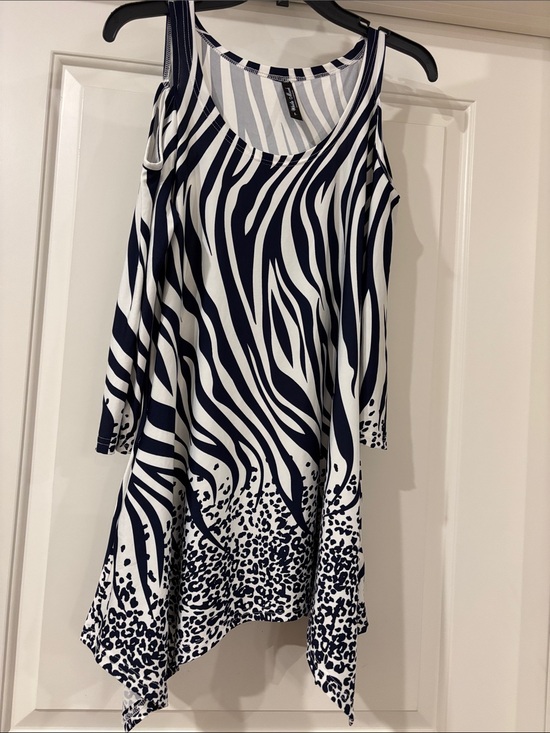 White Mark Tops - White Mark Women’s Navy & White Zebra Print Cold-Shoulder Top